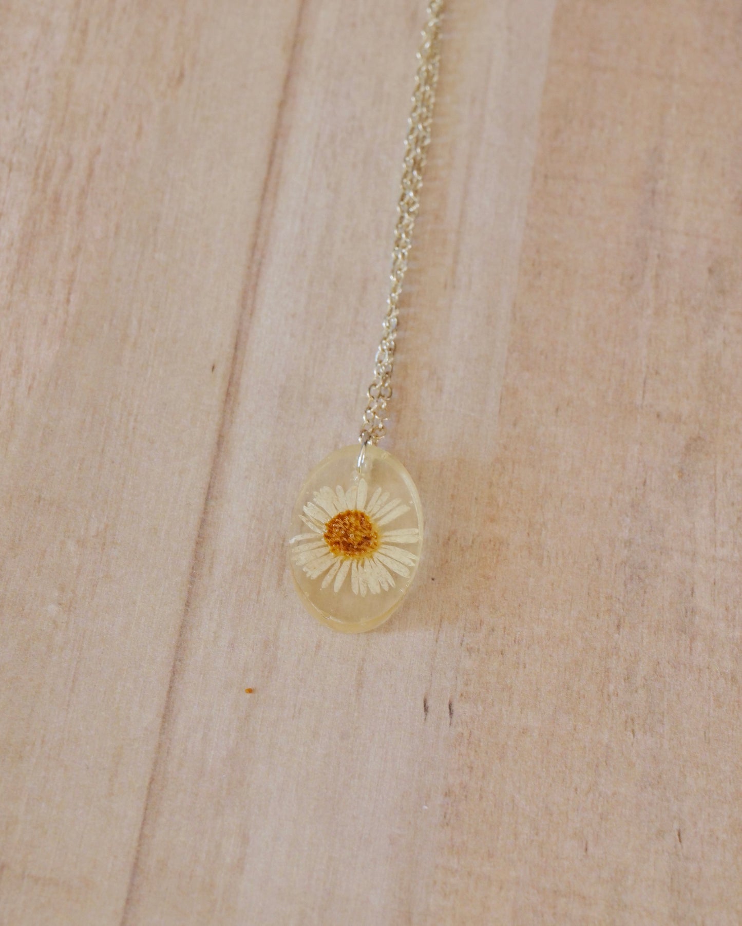 Floating Daisy Necklace