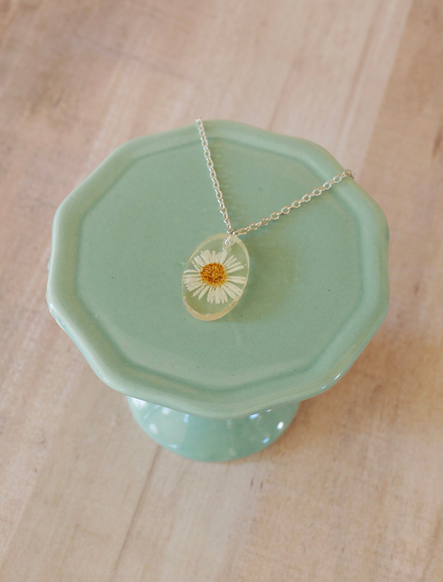 Floating Daisy Necklace