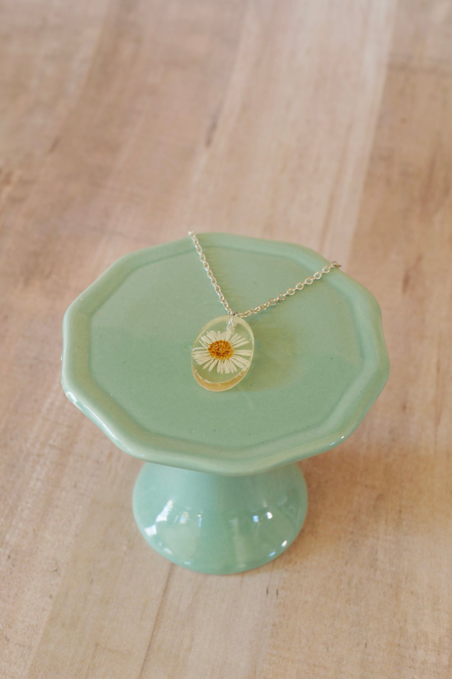 Floating Daisy Necklace