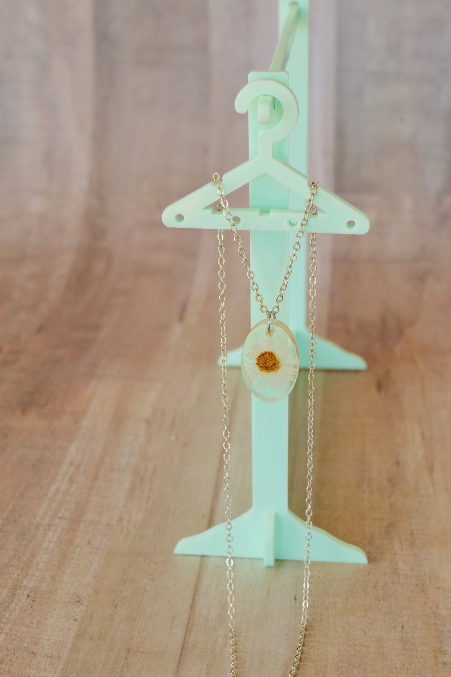 Floating Daisy Necklace